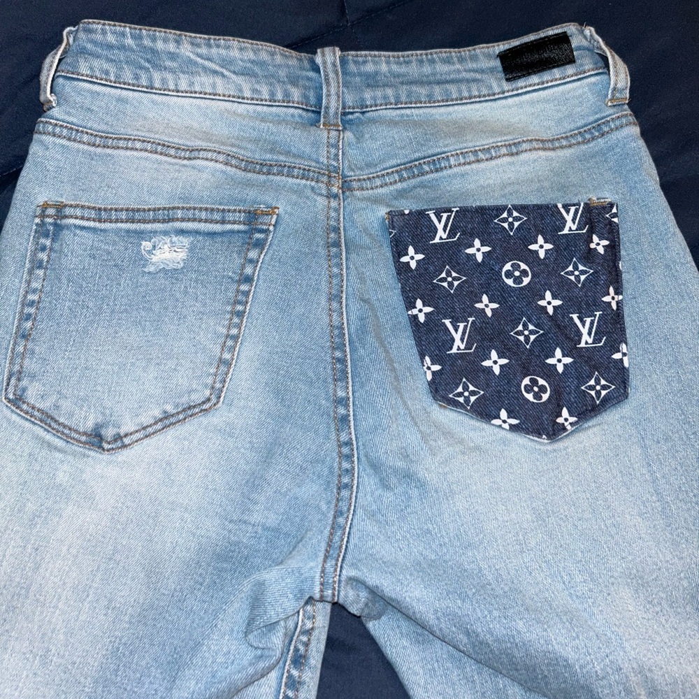Black label light wash jeans with dark wash on the outside. Slightly flare.